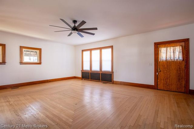 4727 Pine Street, Columbiaville, MI 48421