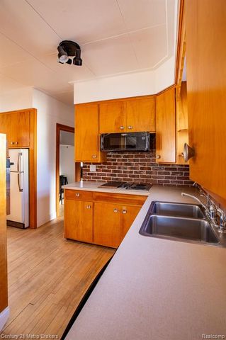 4727 Pine Street, Columbiaville, MI 48421