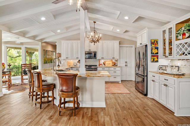 1558 Trail Ridge Dr, Canyon Lake, TX 78133