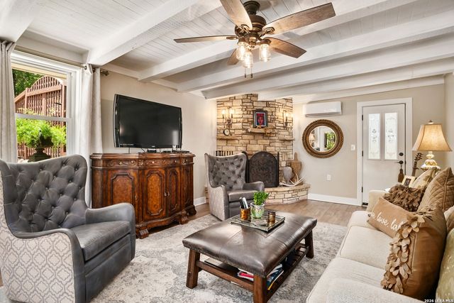 1558 Trail Ridge Dr, Canyon Lake, TX 78133