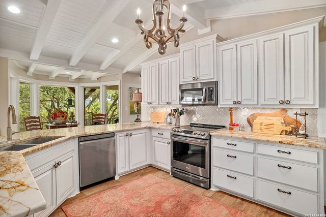 1558 Trail Ridge Dr, Canyon Lake, TX 78133
