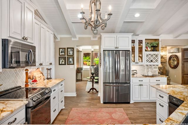 1558 Trail Ridge Dr, Canyon Lake, TX 78133