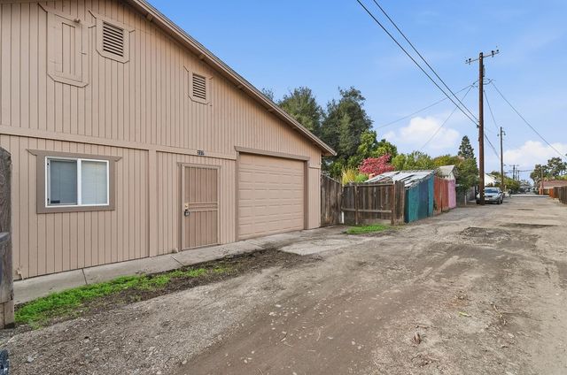 237 Church Ave, Oakdale, CA 95361