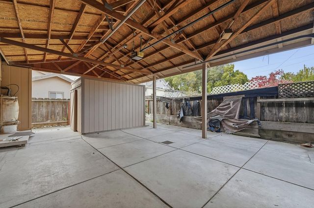 237 Church Ave, Oakdale, CA 95361