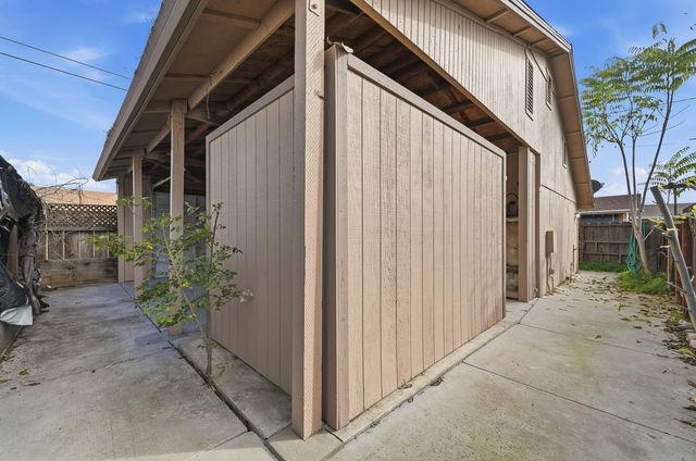 237 Church Ave, Oakdale, CA 95361