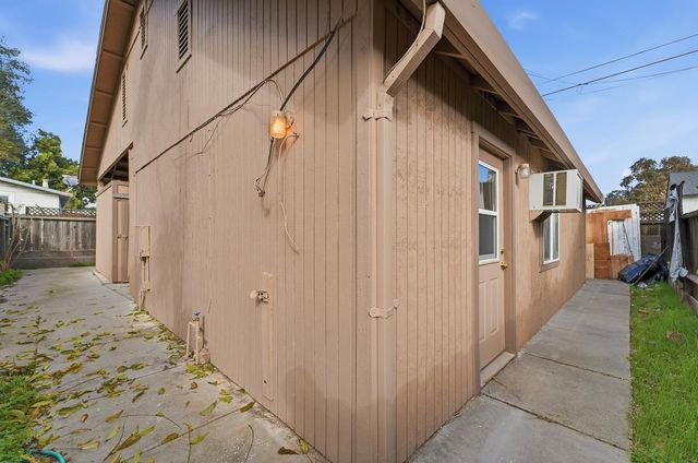 237 Church Ave, Oakdale, CA 95361