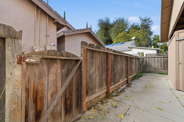 237 Church Ave, Oakdale, CA 95361