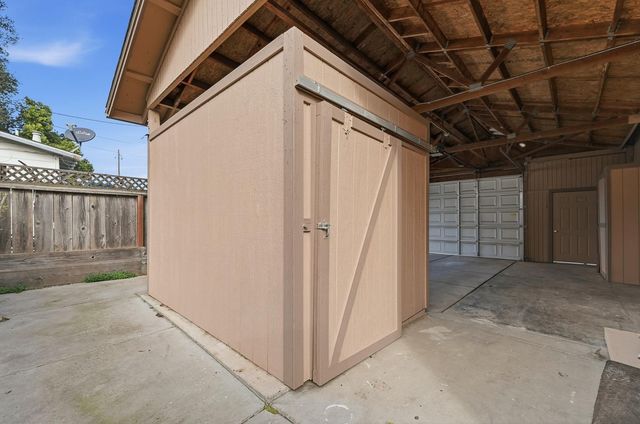 237 Church Ave, Oakdale, CA 95361