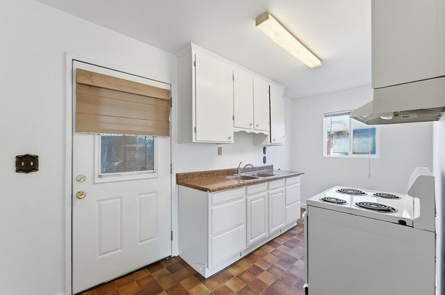 237 Church Ave, Oakdale, CA 95361