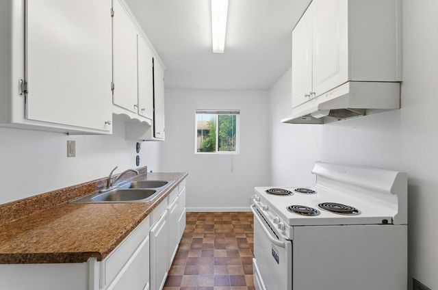 237 Church Ave, Oakdale, CA 95361