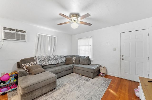 237 Church Ave, Oakdale, CA 95361