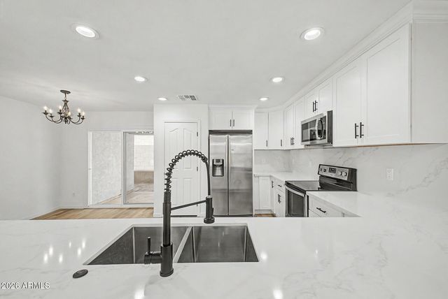 6452 W RUTH Avenue, Glendale, AZ 85302