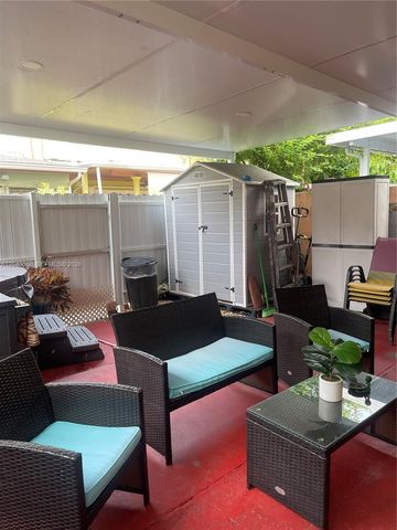 6945 W 2nd Way, Hialeah, FL 33014