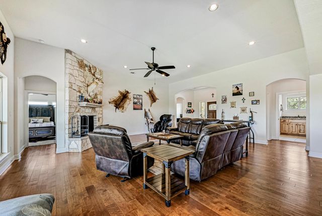 312 FIRST DOWN DASH, Burnet, TX 78611