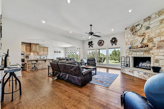 312 FIRST DOWN DASH, Burnet, TX 78611