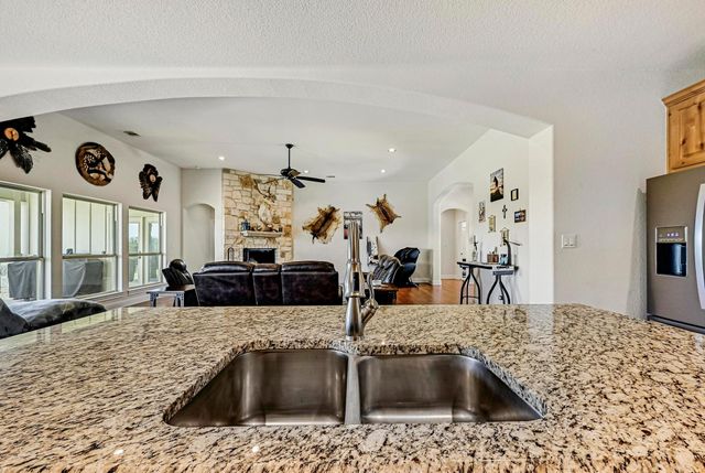 312 FIRST DOWN DASH, Burnet, TX 78611