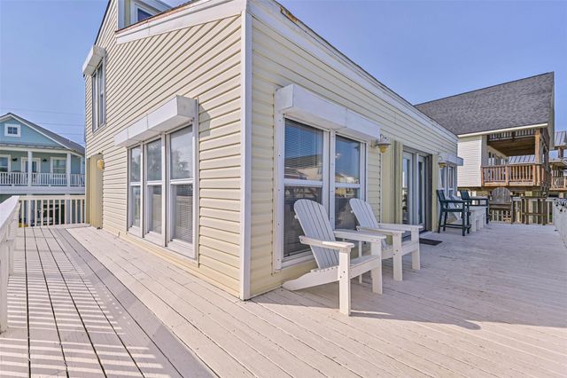 12600 W Ventura Drive, Galveston, TX 77554