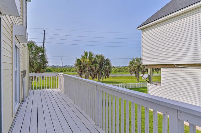 12600 W Ventura Drive, Galveston, TX 77554