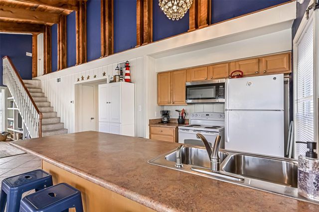12600 W Ventura Drive, Galveston, TX 77554