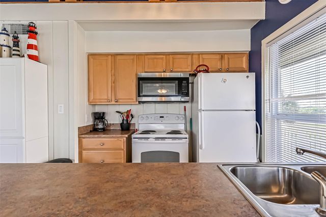 12600 W Ventura Drive, Galveston, TX 77554