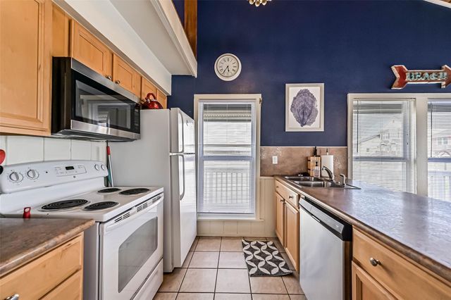 12600 W Ventura Drive, Galveston, TX 77554