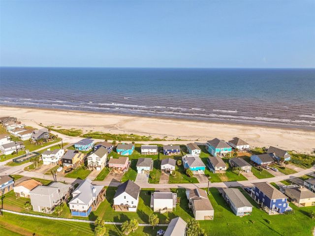12600 W Ventura Drive, Galveston, TX 77554
