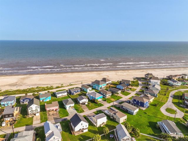 12600 W Ventura Drive, Galveston, TX 77554