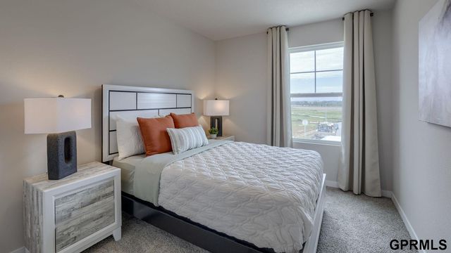 18625 Ogden Street, Elkhorn, NE 68022