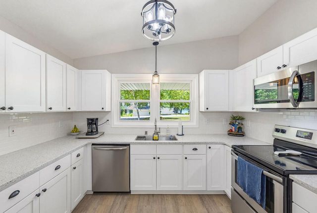 1247 N Breezeland ROAD, Summit, WI 53066