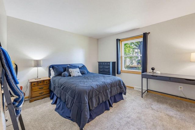 1247 N Breezeland ROAD, Summit, WI 53066