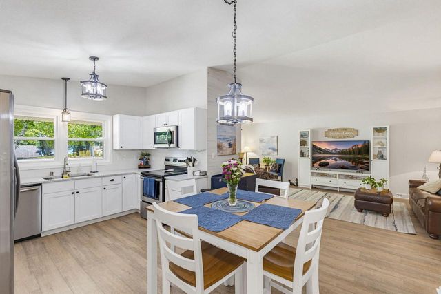1247 N Breezeland ROAD, Summit, WI 53066