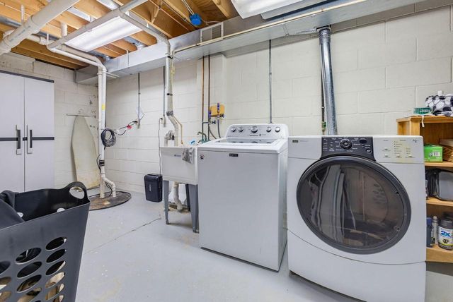 1247 N Breezeland ROAD, Summit, WI 53066