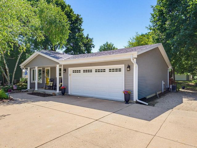 1247 N Breezeland ROAD, Summit, WI 53066