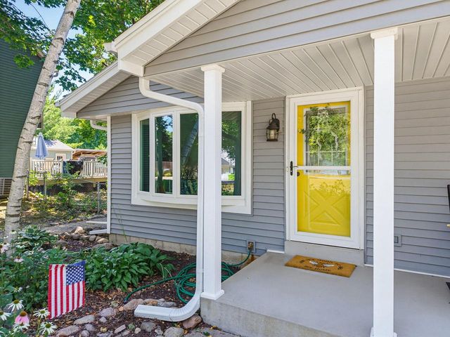 1247 N Breezeland ROAD, Summit, WI 53066