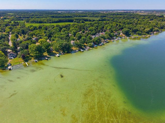 1247 N Breezeland ROAD, Summit, WI 53066