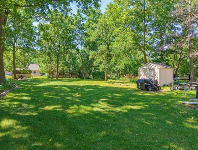 1247 N Breezeland ROAD, Summit, WI 53066