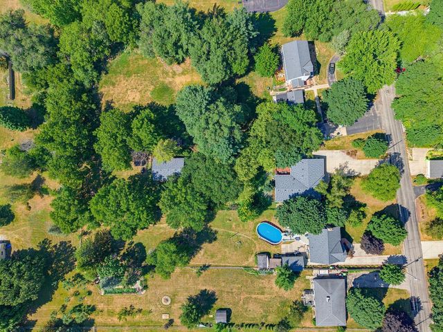 1247 N Breezeland ROAD, Summit, WI 53066