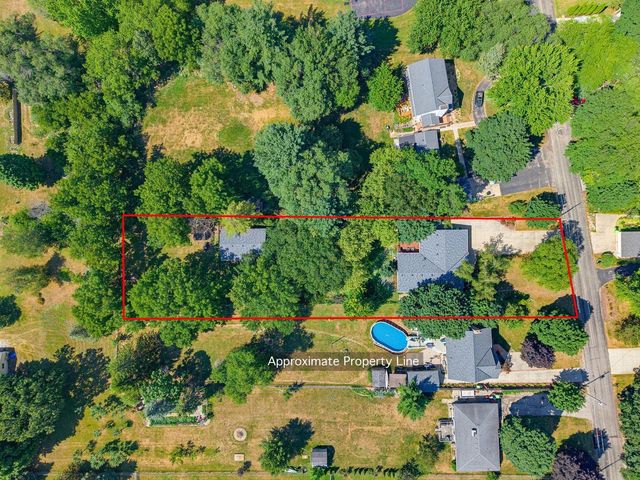 1247 N Breezeland ROAD, Summit, WI 53066