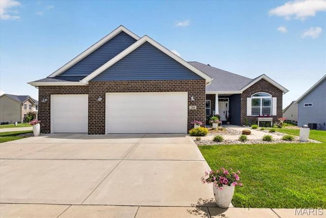 204 Meridian Oaks Drive, Glen Carbon, IL 62034