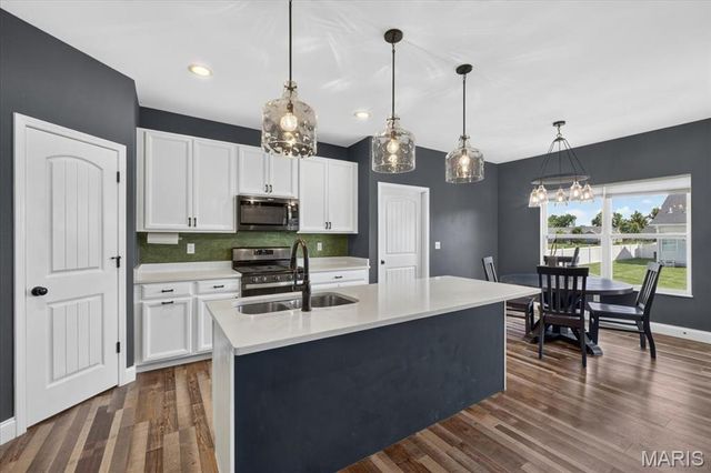 204 Meridian Oaks Drive, Glen Carbon, IL 62034