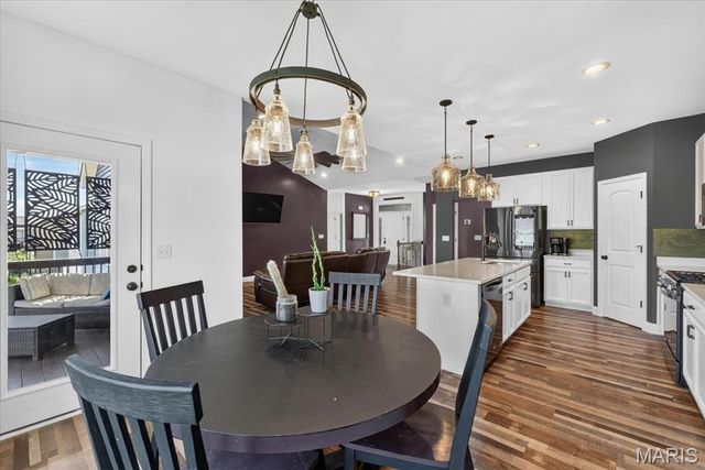 204 Meridian Oaks Drive, Glen Carbon, IL 62034