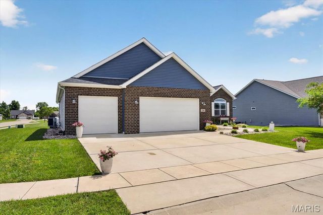 204 Meridian Oaks Drive, Glen Carbon, IL 62034