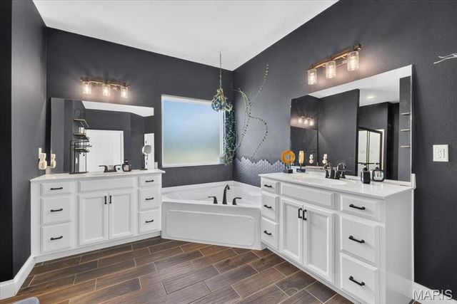 204 Meridian Oaks Drive, Glen Carbon, IL 62034