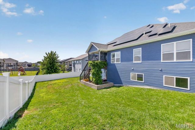 204 Meridian Oaks Drive, Glen Carbon, IL 62034