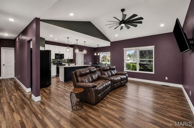 204 Meridian Oaks Drive, Glen Carbon, IL 62034