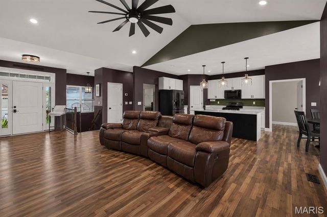 204 Meridian Oaks Drive, Glen Carbon, IL 62034