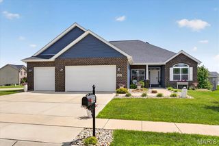 204 Meridian Oaks Drive, Glen Carbon, IL 62034