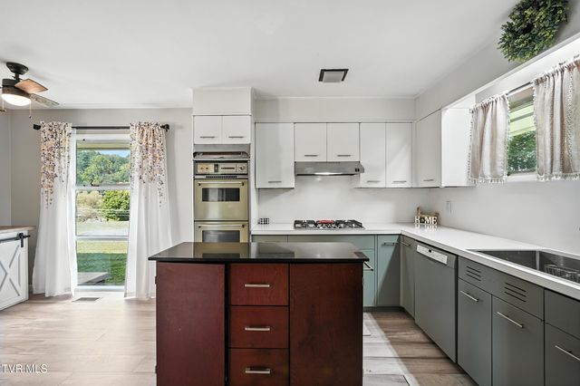 508 Southeast Spring Avenue, Wise, VA 24293