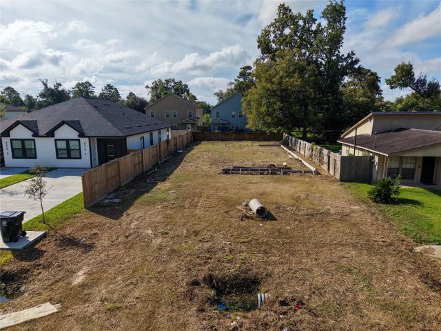 8214 Locksley Road, Houston, TX 77078