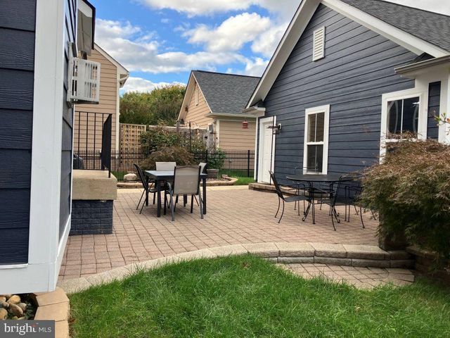 1005 GRAHAM DR, Fredericksburg, VA 22401